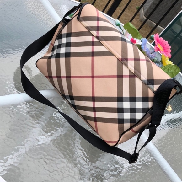 Authentic Burberry messenger crossbody bag - Picture 2 of 8